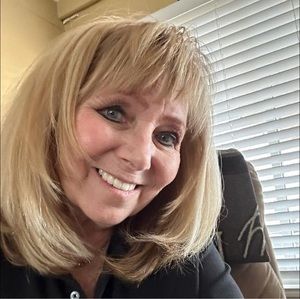 Meet your Posher, Denise